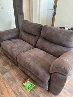 Recliner couch free to good home☺️
