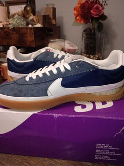 Nike BRSB( Navy-Gum) size 10