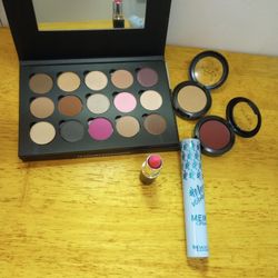 New and Beautiful Makeup Set. Nuevo y Bonito Juego De Maquillaje 