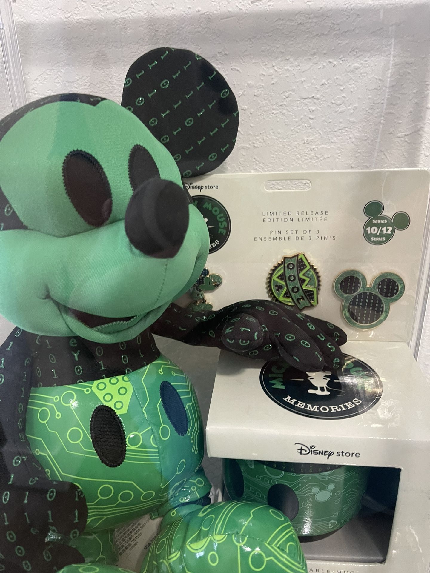 Disney Mickey Mouse 90th Anniversary Memories Plush Pin And Mug