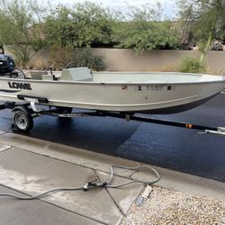 2009 Lowe Fishing Boat