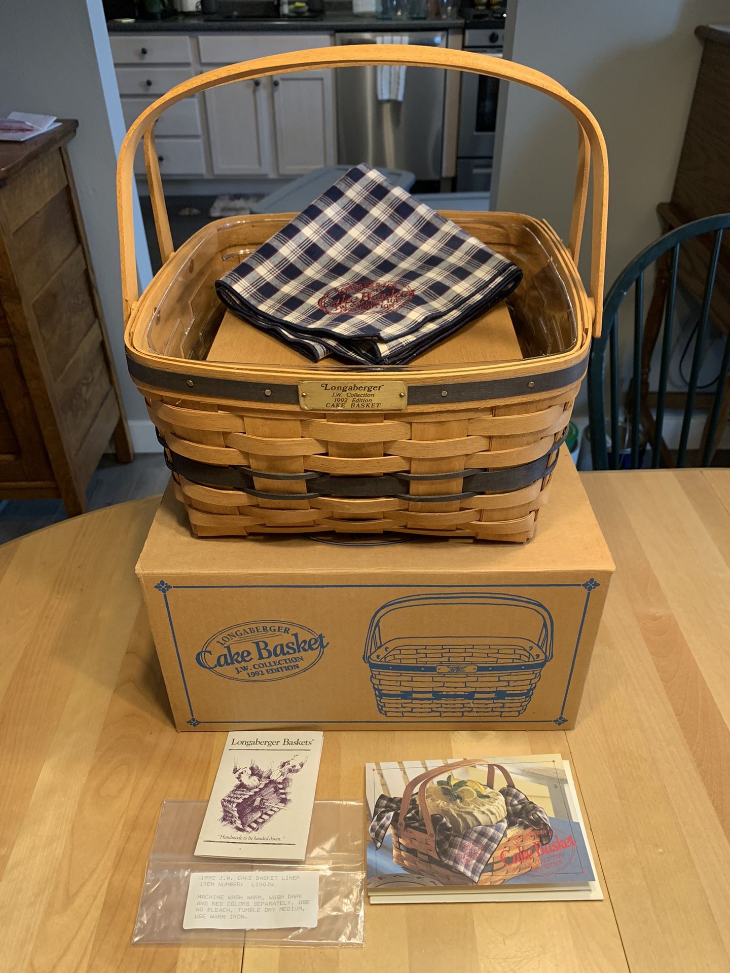 Longaberger 1992 Cake Basket