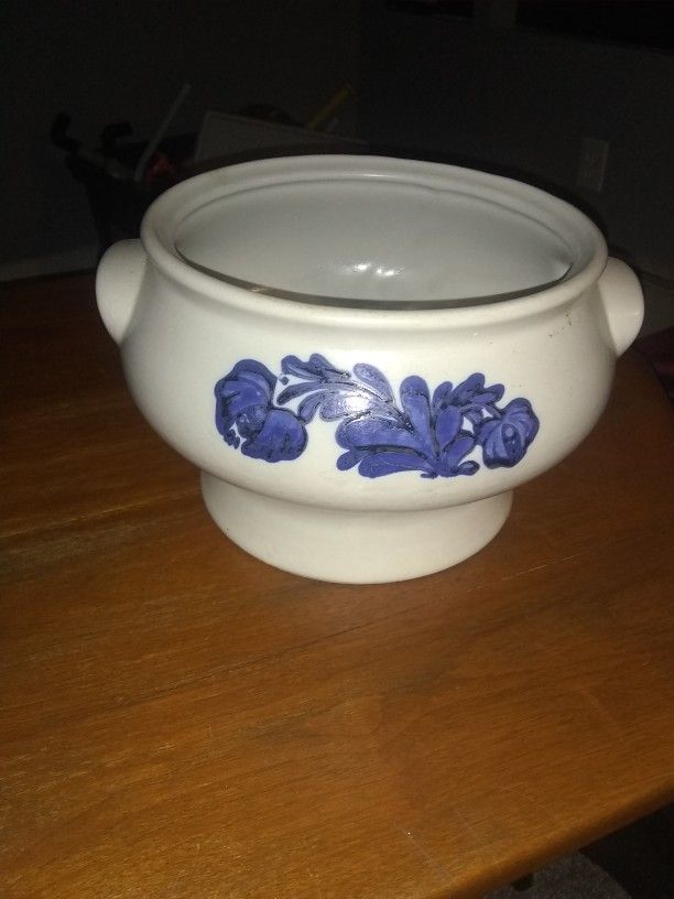 Colemans Collectibles
Stoneware Soup Tureen by Pfaltzgraff Yorktowne