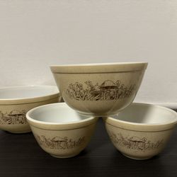 Vintage Pyrex Bowls (x4)