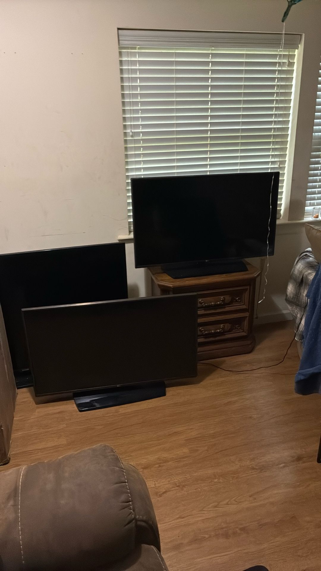 2 Twin Samsung TVs 