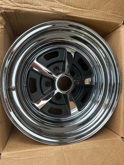 Four 15x7 Magnum 500 wheels