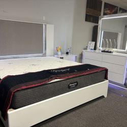 White Bedroom Set W/ LED Lights & Free Nightstand For Sale (furniture Closeout New)