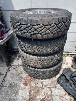 Set de cuatro llantas, todo terreno con rin de cinco tornillos número