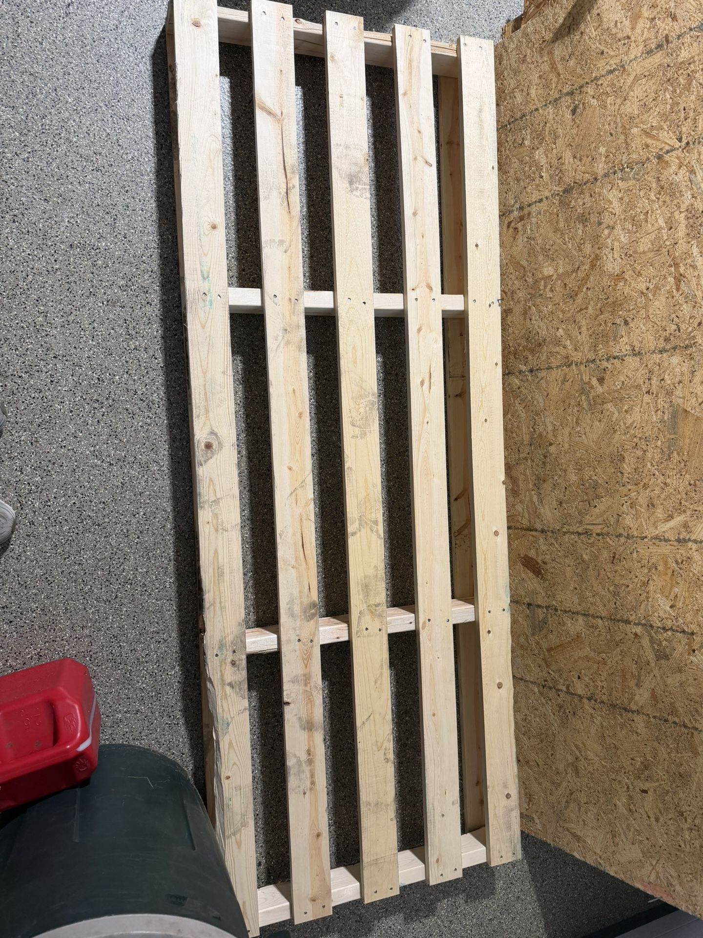 FREE Pallet And Plywood