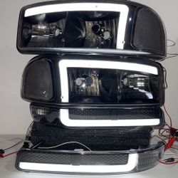 GMC Sierra / Yukon LED DRL Black Housing Headlights for 1999 to 2006