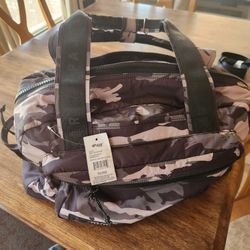 New With Tags - Pajar Canada Large Grey Camo / Camoflauge Duffle Bag / Travel Bag / Inside Pockets