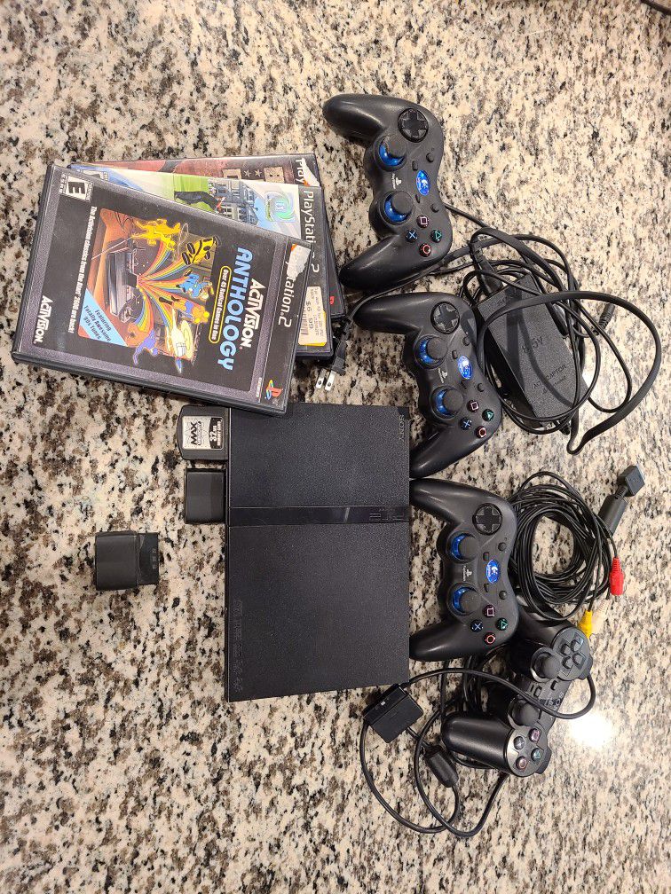 PS2 Slim 4 controllers 3 games