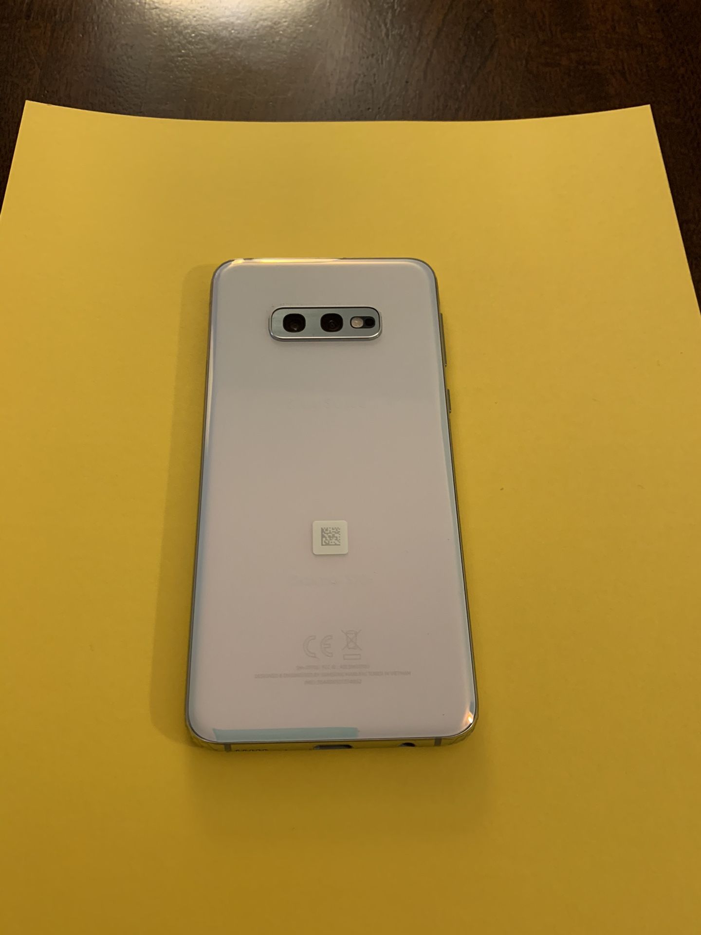 Samsung Galaxy S10e - white