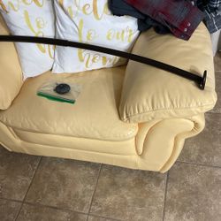 Curved Shower Rod in Matte Black 