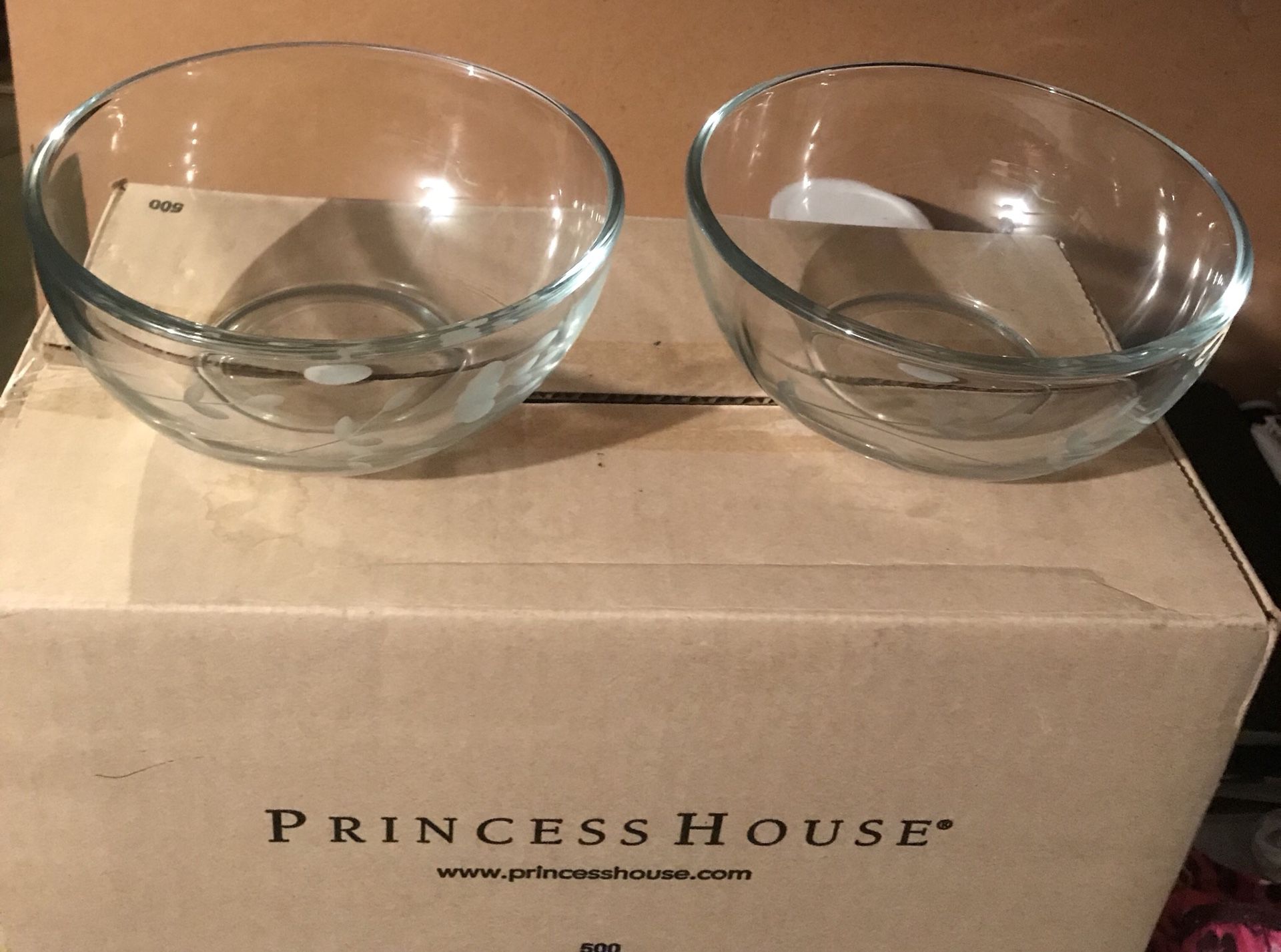 Princess house 2 trastes de crystal para guardar o llevar comida uno de 1  qt y otro de 2 qt, nuevos en caja los 2 con tapa, precio firme. for Sale in  Bell, CA - OfferUp
