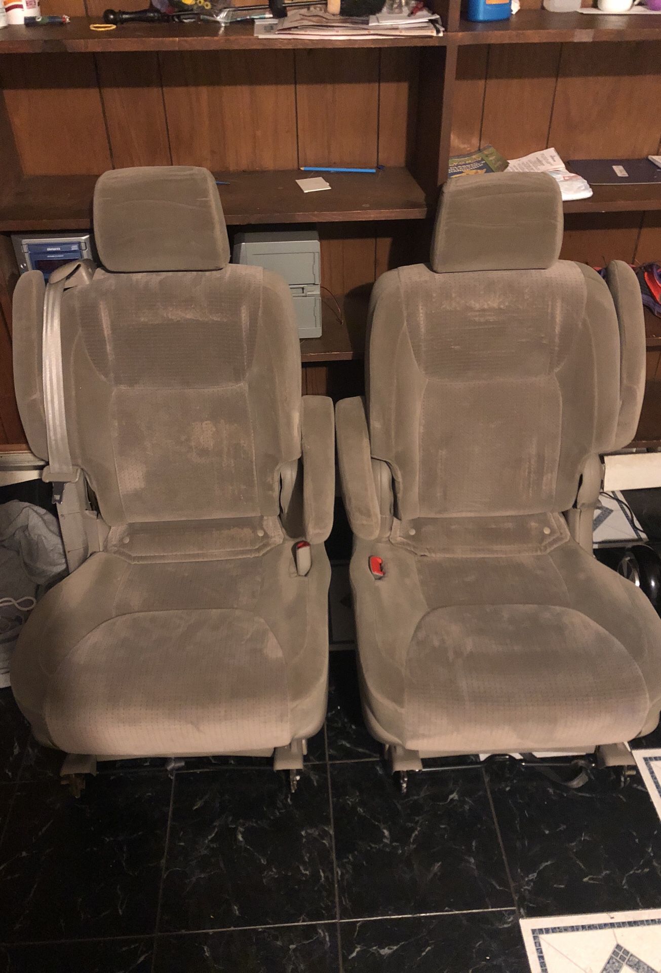 Toyota Sienna seats