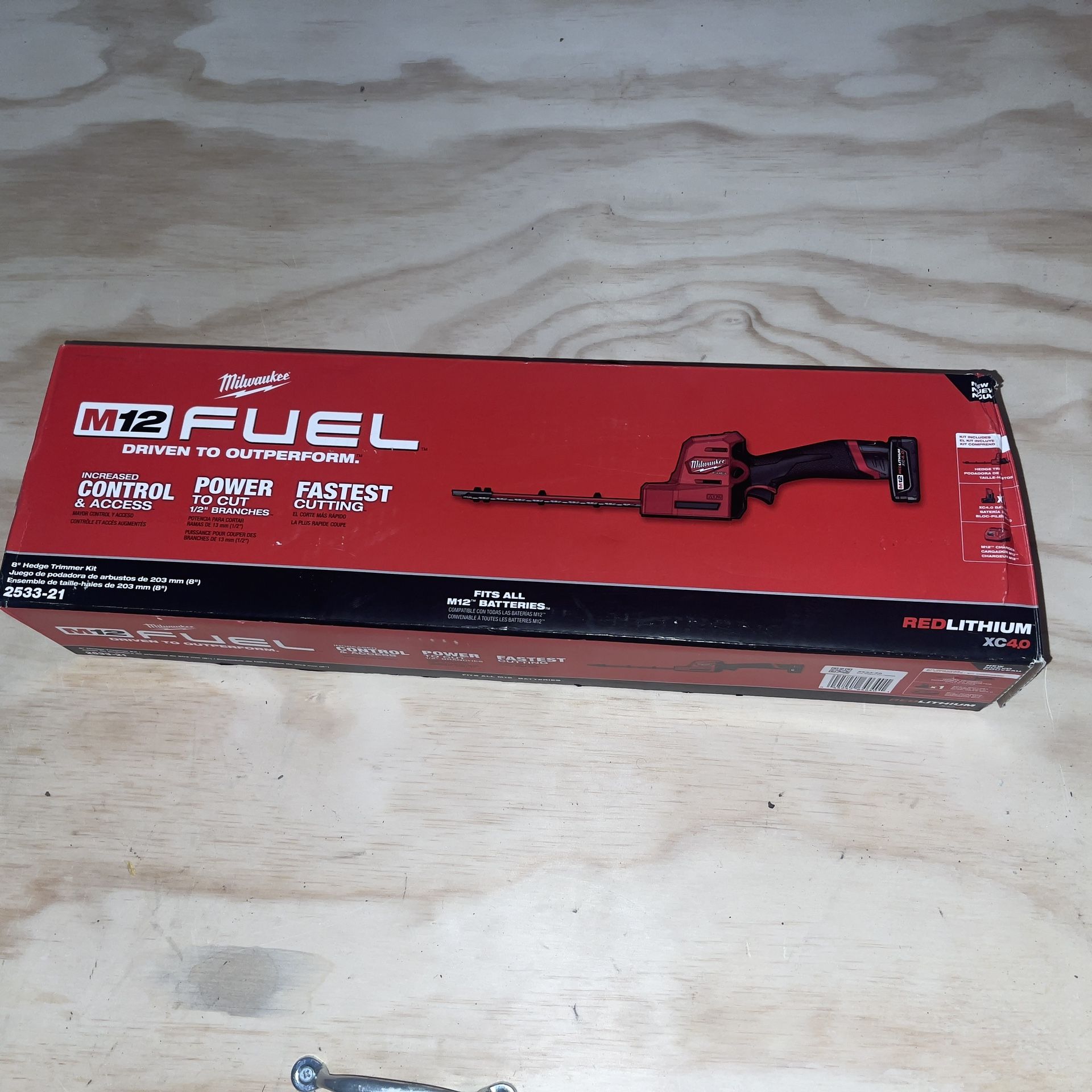 Milwaukee M12 FUEL 8 in. Hedge Trimmer Kit
