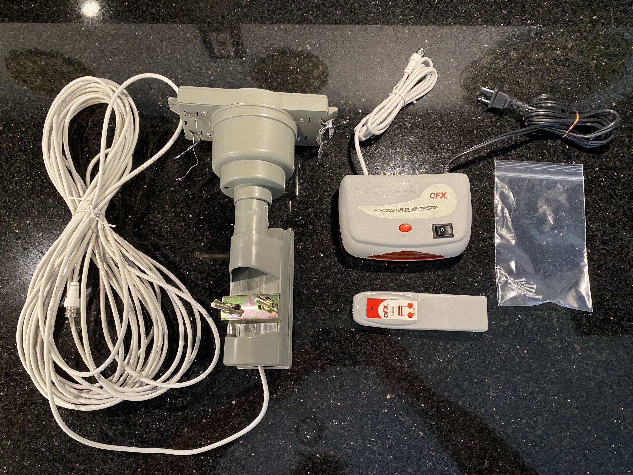 QFX Remote Control Motorized Rotating Pole with Amplifier for Your Own Antenna