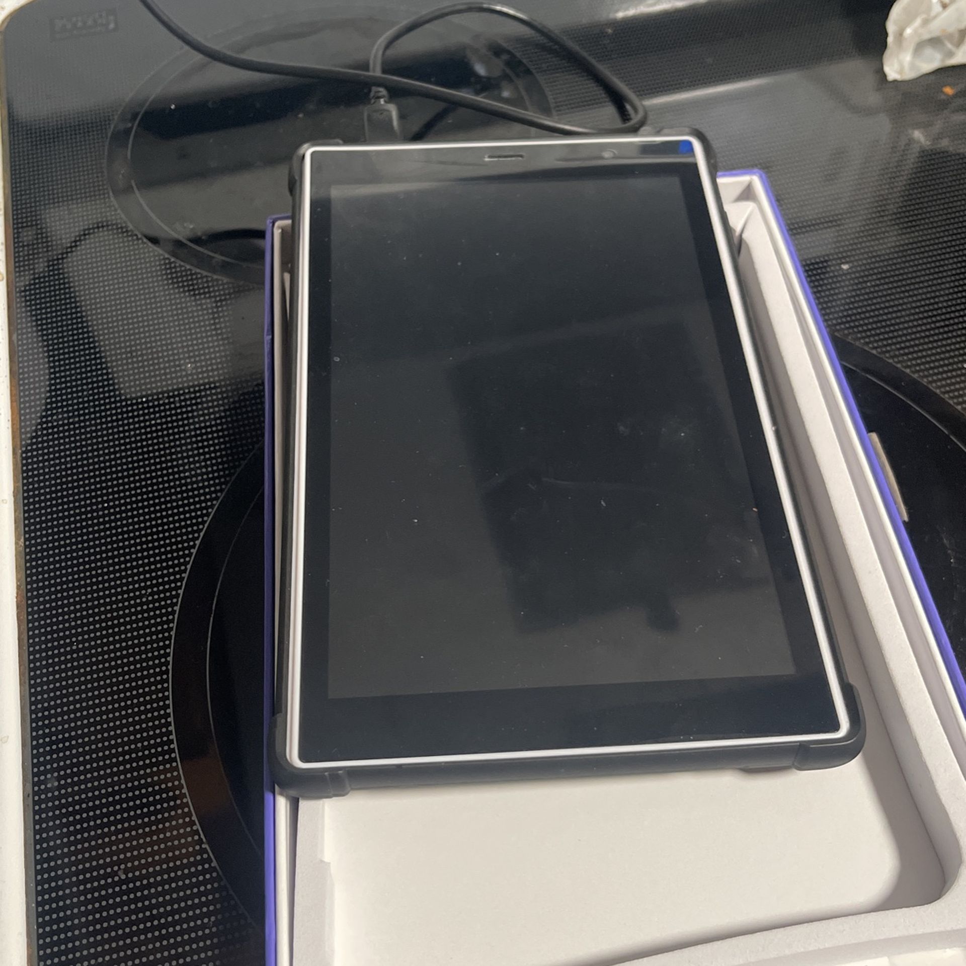 8/5 New Tablet W Charger