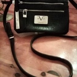 Versace 1969 Shoulder Bag, Purse, Handbag, Crossbody Bag for Sale in Los  Angeles, CA - OfferUp