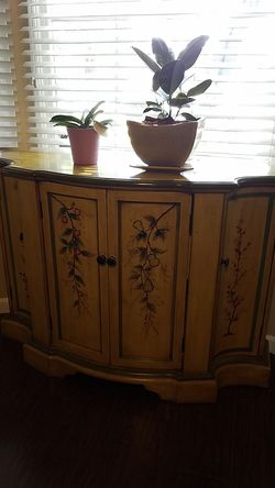 cabinet with 4 doors