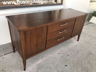 Mid Century Broyhill Saga 2 Piece Breakfront China Cabinet for Sale in  Saint Petersburg, FL - OfferUp
