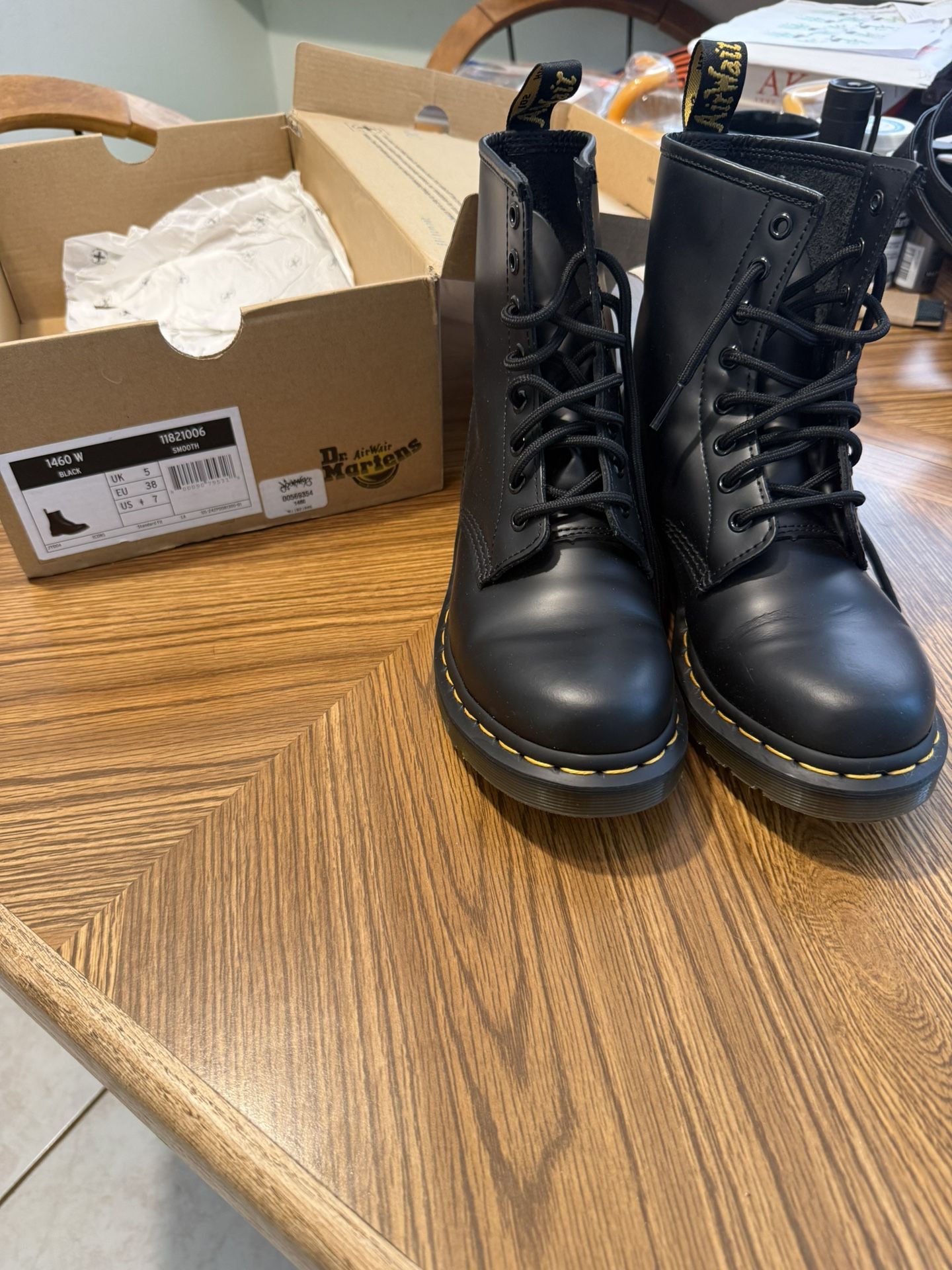 Dr. Martens W 7
