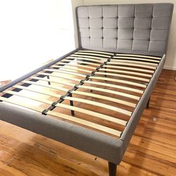 Queen Size Bedroom Set In Grey