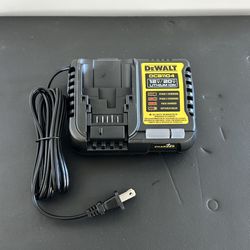 NEW 4amp Dewalt Charger (Model DCB1104)