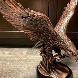 Eagle Hunting Statue 