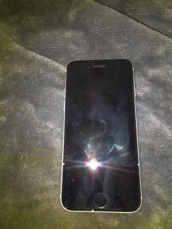 iPhone SE 2nd Gen 64 GB Cricket/At&T Locked