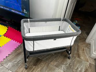 Baby Bassinet Bedside with Wheels