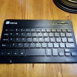 FINTIE BLUETOOTH KEYBOARD