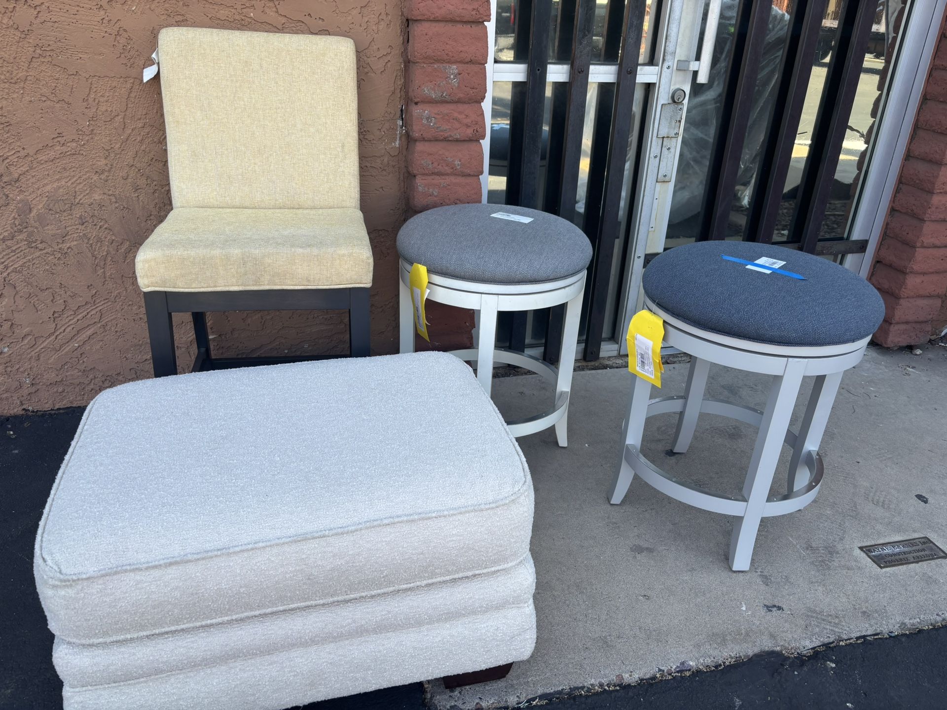 New Lazy Boy Mismatch Bar Stools Chairs And Ottoman