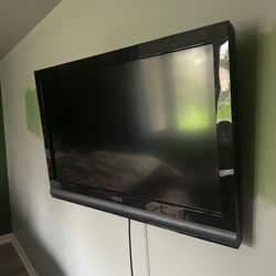 TV with mount (no remote)