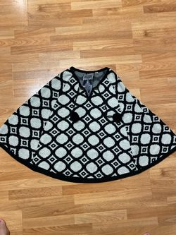 LAMB by Gwen Stephani women’s size medium poncho sweater