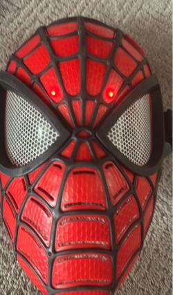 Spider-Man Light-Up Eyes Costume Mask
