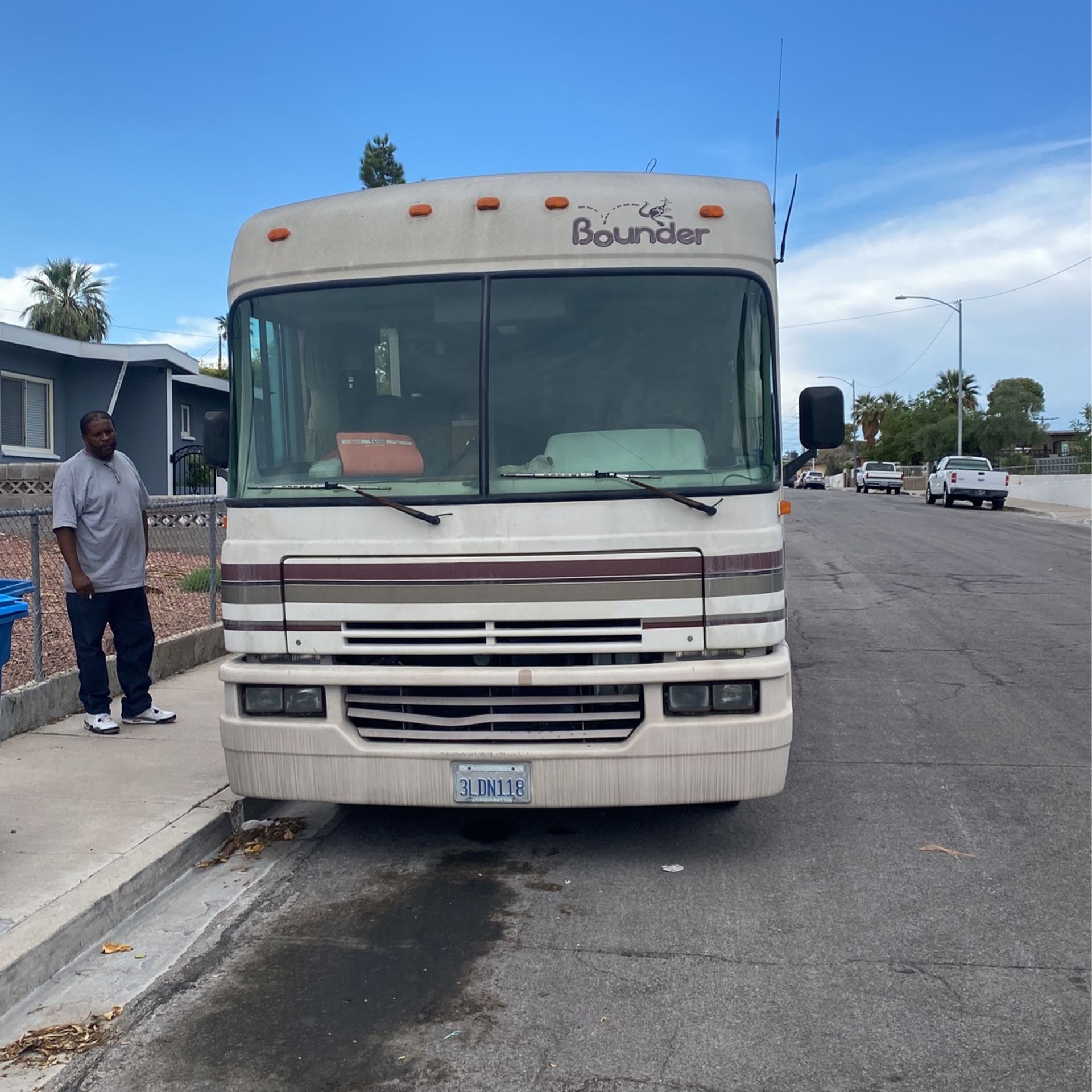 Motor Home Chevy Fleetwood Bounder 454 Engine 28” for Sale in Las Vegas ...