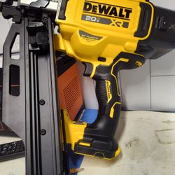 DeWalt 20 - Volt 21' Cordless Framing Nailer 