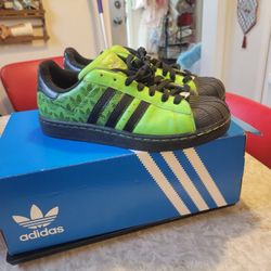 MENS GREEN/BLACK ADIDAS SIZE 7
CLEAN STILL NEW
