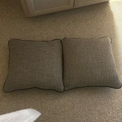 Free throw pillows