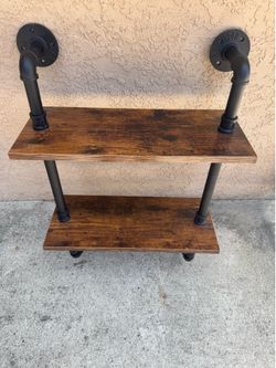 Floating pipe shelf