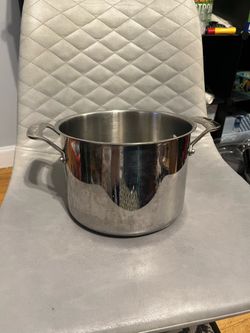 Stainless steel pot