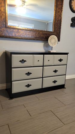 BEAUTIFUL BLACK AND GRAY 6 DRAWERS DRESSER