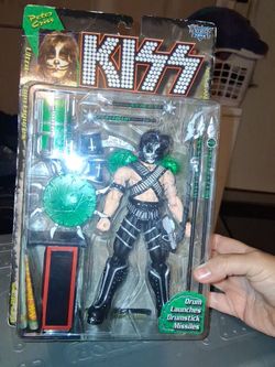 Kiss figures