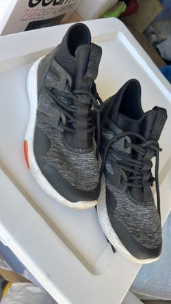 Tennies Reebok  size 6 kids $10