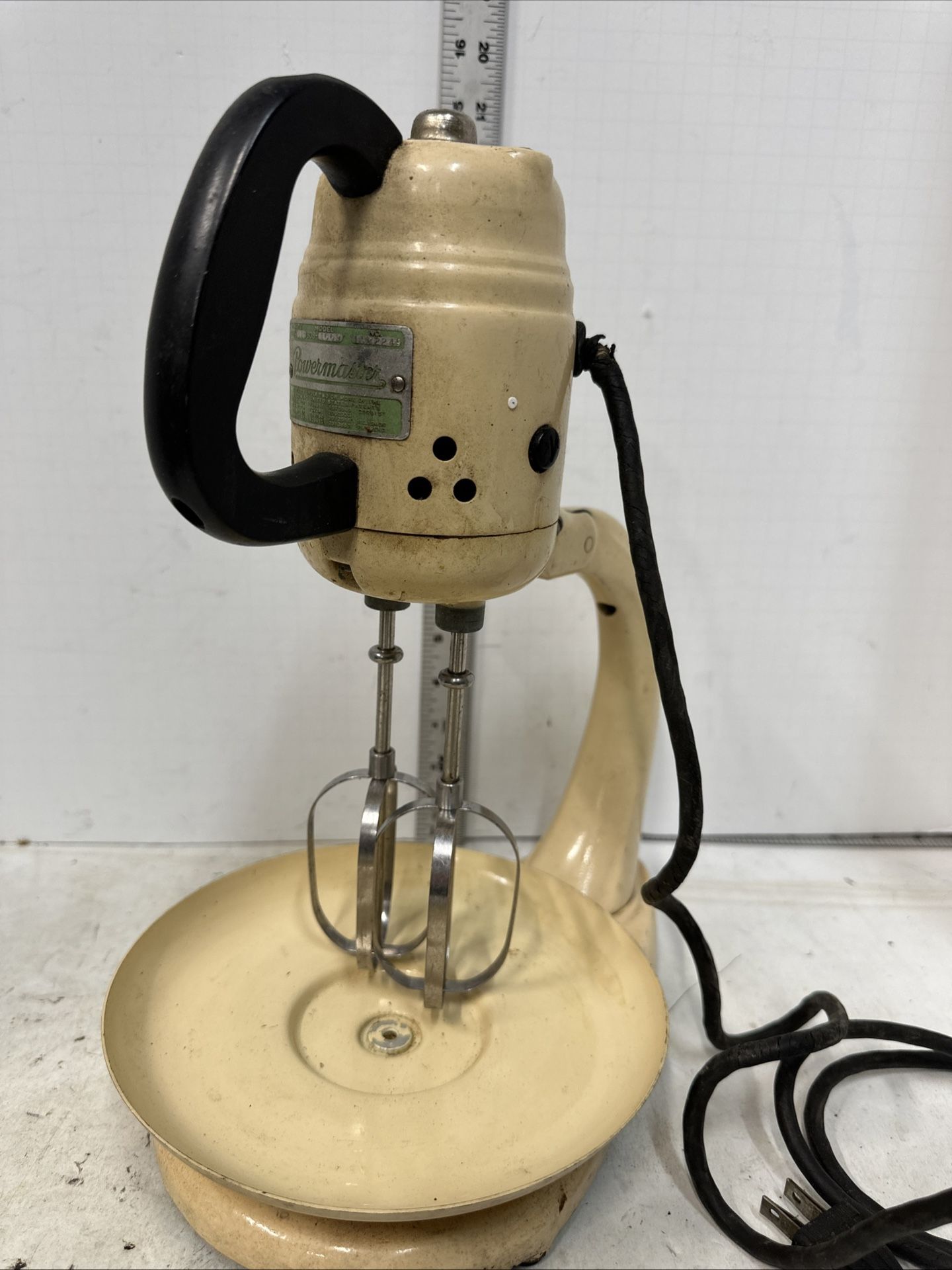 VINTAGE HAMILTON BEACH HAND MIXER Model C Beige With Bowl Works #P - Main Image