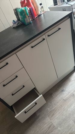 MODERN ISLAND