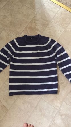 Preowned Gap sweater for boys size S(6-7)