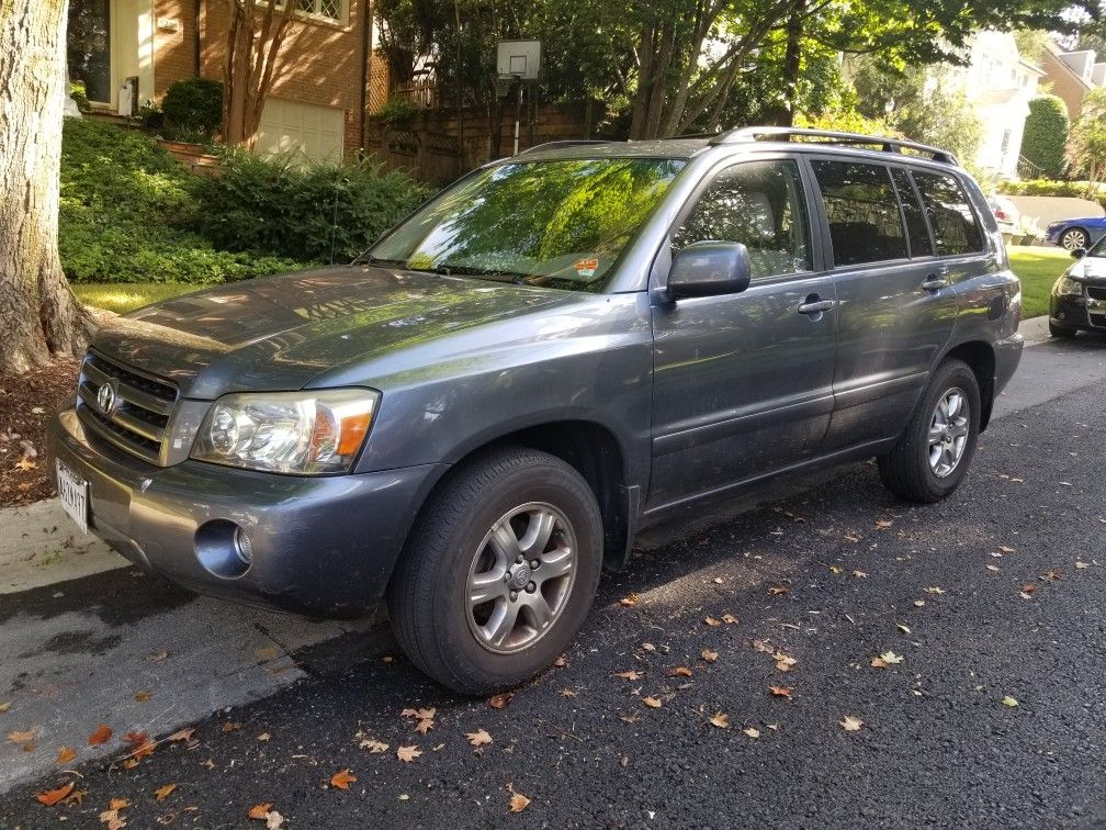 2005 Toyota Highlander w/3rd Row - 107K miles